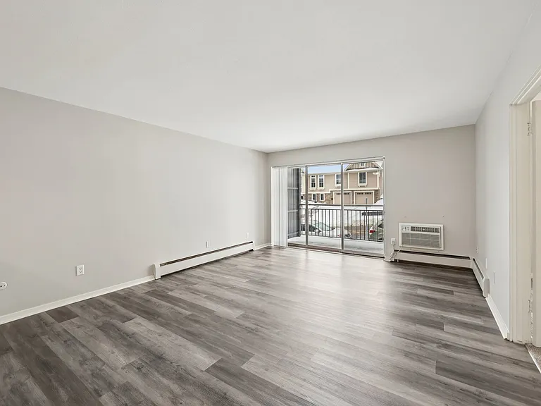 Lexington Hills Apartments — Photo 16