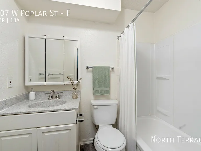 Poplar Place — Photo 18