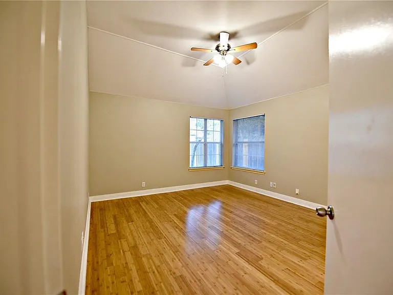 8402 Hillrock Dr — Photo 13
