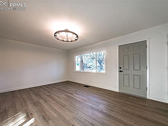 4th image of 1010 Florence Ave