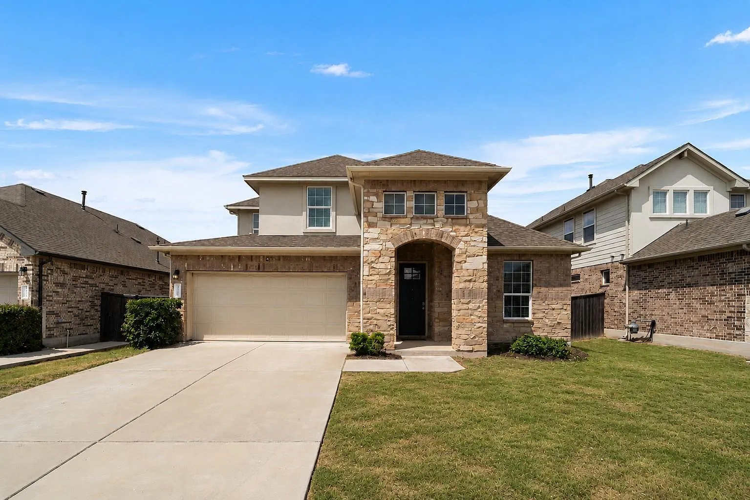 4 bed, 2.5 bath, 2249 sqft, $2,400 — Photo 1