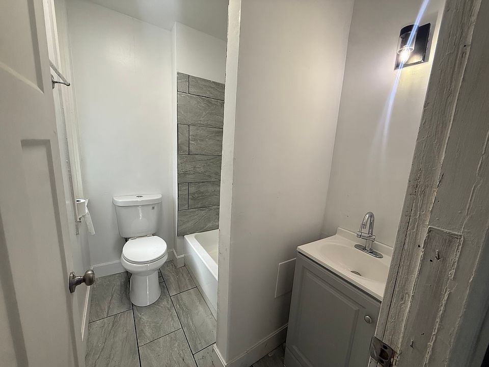 1st image of 131 Carlisle St #R3