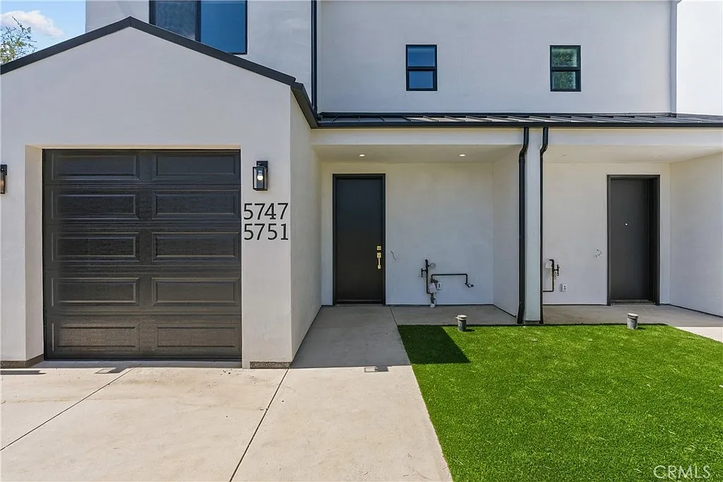 3 bed, 2.5 bath, 1665 sqft, $4,800 — Photo 4
