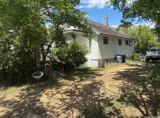 11 4th St, Willow Bunch, SK S0H4K0