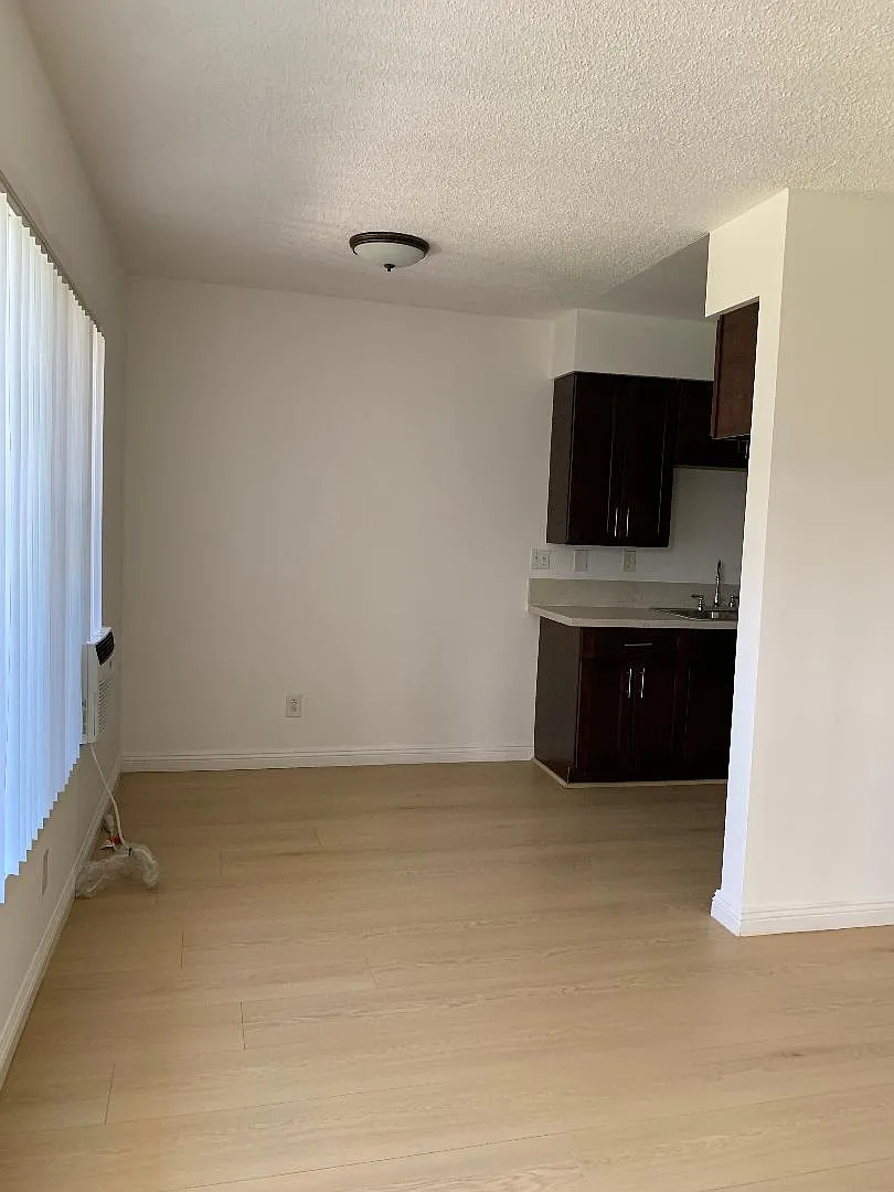 1 bed, 530 sqft, $1,950 — Photo 2