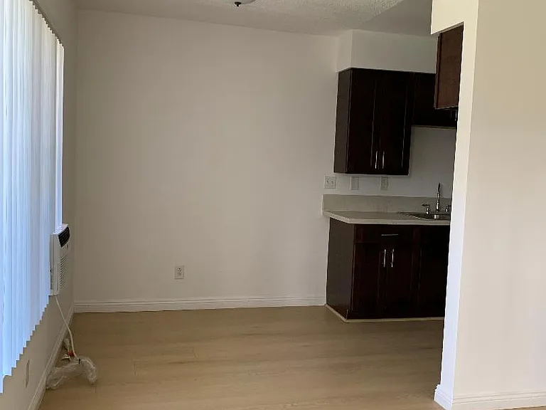1533 Palm Ave #CD — Photo 2