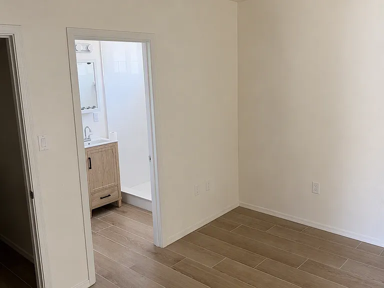 6160 California Ave — Photo 3