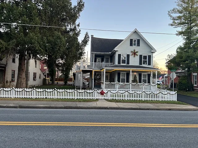 Photo 2 of 43 - 227 W High St #2B - Manheim, PA Building Photo - 227 W High St #2B