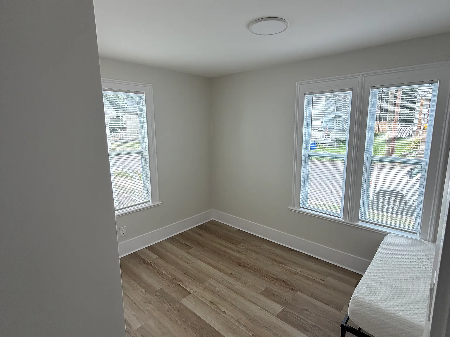 2 bed, 1000 sqft, $1,600 — Photo 4