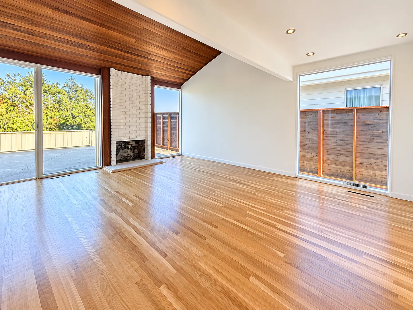 Spacious 3BR/2BA Millbrae Home with Large Backyard, Garage & Easy SF/Silicon Valley Access — Photo 2