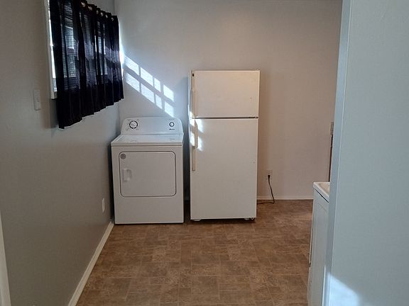 3rd image of 2716 Carson Ave