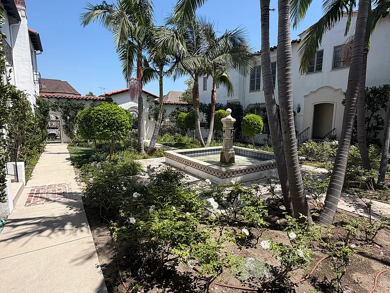 1049 S Orange Grove Ave #1 — Photo 31
