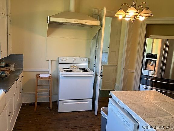 2nd image of 109 N Main St