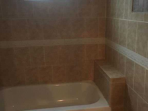 3rd image of 94 Warwick Ave #1