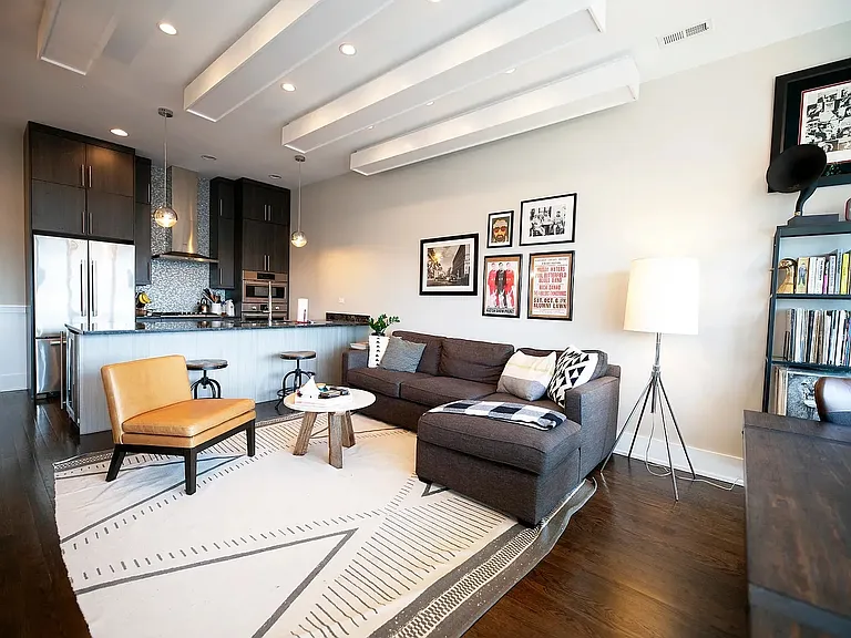 1722 W Belmont Ave #3 — Photo 2