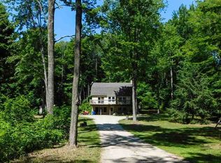 280 Quick Rd, Harbor Springs, MI 49740