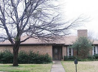 1813 Green Ridge Dr, Carrollton, TX 75007