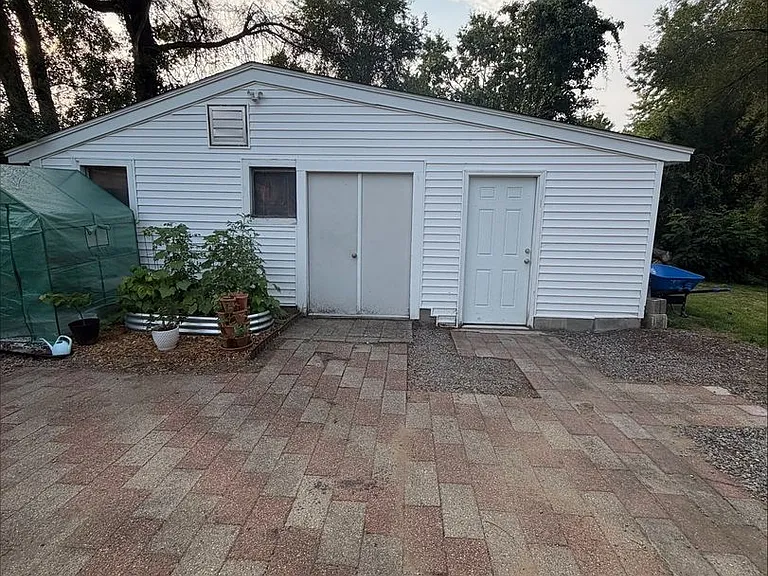 389 Boynton St — Photo 13