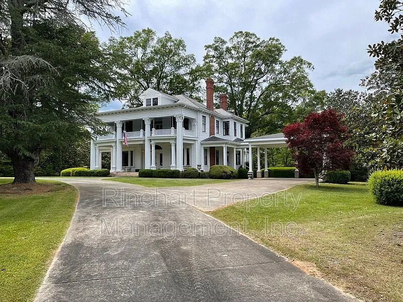 5 bed, 3.5 bath, 4667 sqft, $4,500 — Photo 2