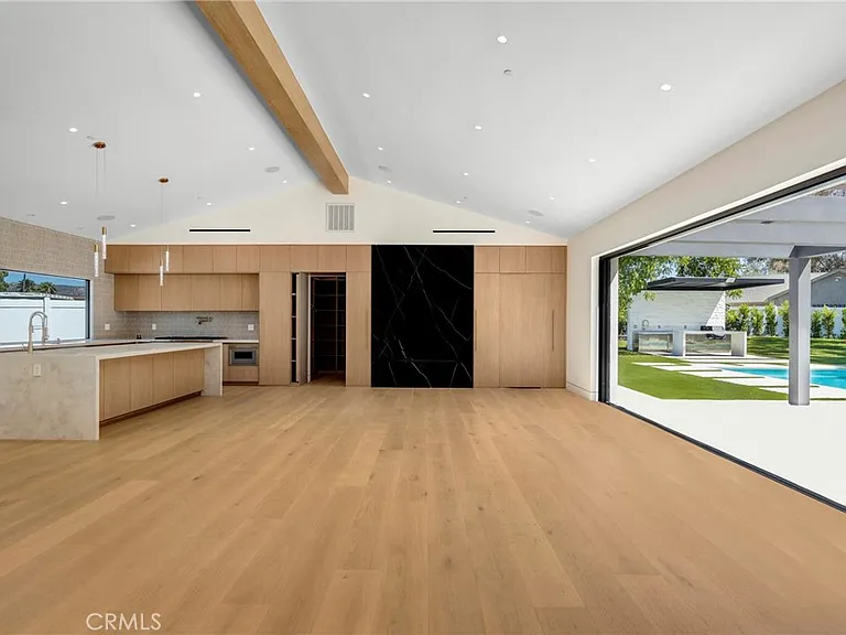 6114 Sadring Ave — Photo 6