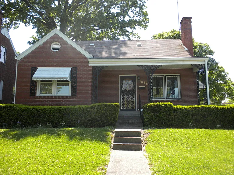 1038 Parkway Dr — Photo 3