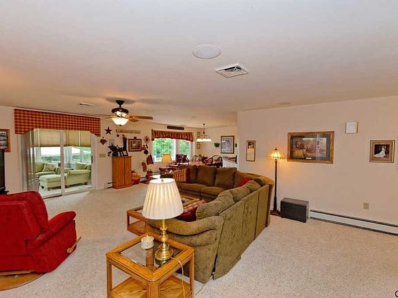 2nd image of 6 Denise Dr