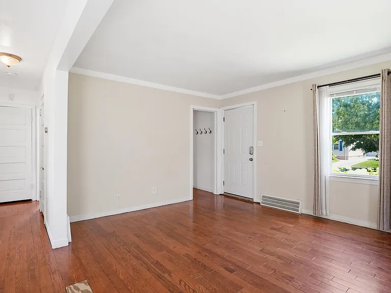 3432 Woodside St — Photo 8