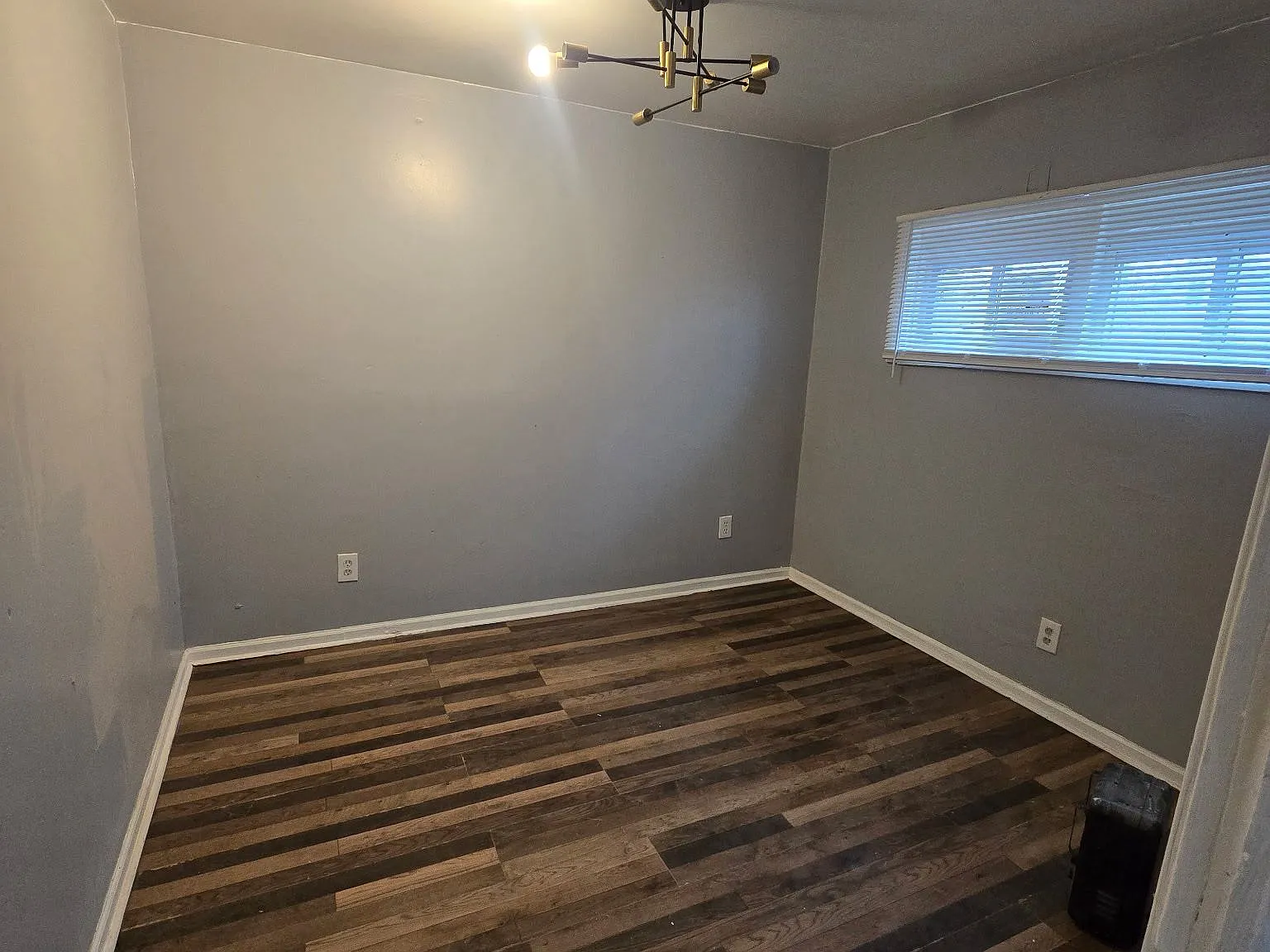 3 bed, 900 sqft, $1,200 — Photo 2