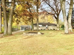 2162 Hubbard Thomas Rd, Hubbard, OH 44425