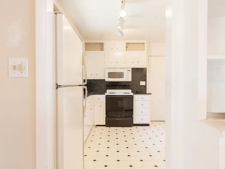 822 Orion Dr — Photo 8