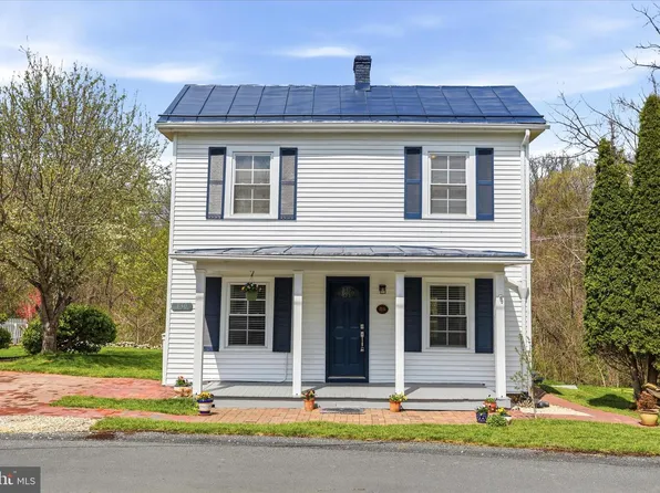 130 N High St, Edinburg, VA 22824