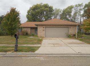 818 Burla Dr, Morris, IL
