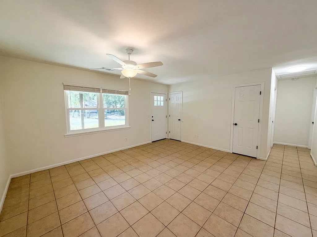 2 bed, 900 sqft, $1,300 — Photo 4