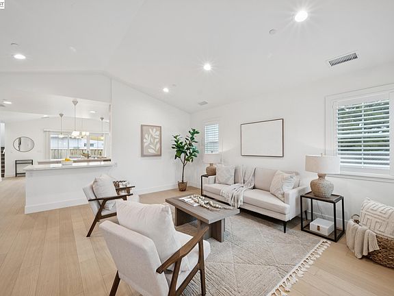 4th image of 21112 Tyee Ct