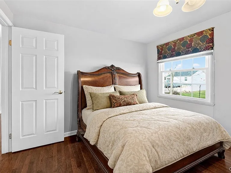 8237 Mantova Dr — Photo 12