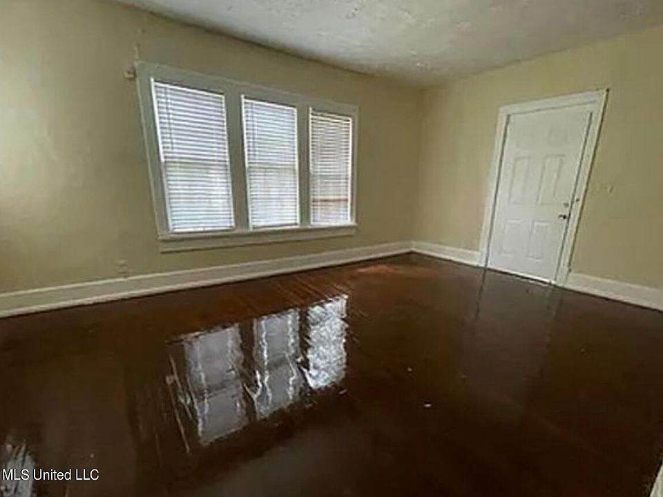 2nd image of 170 Galvez St