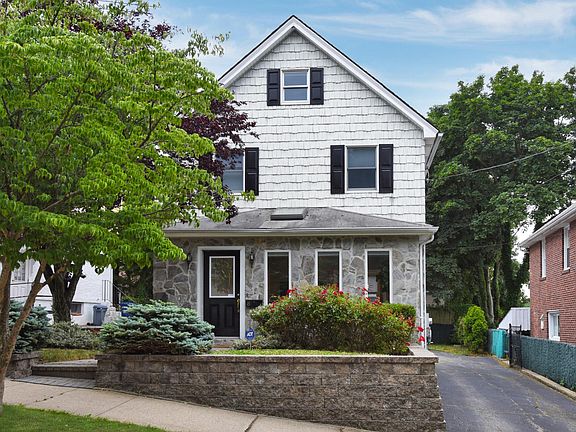 3rd image of 8 Avenue A