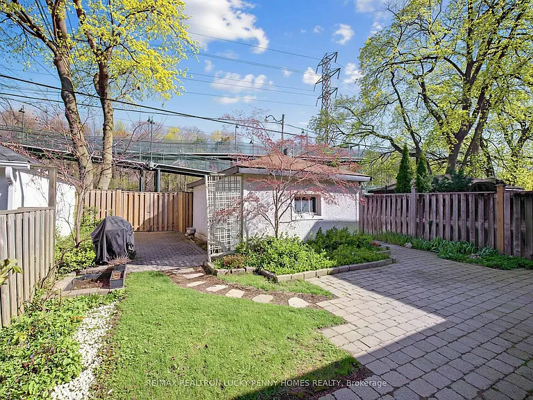 96 Whitehall Rd — Photo 37
