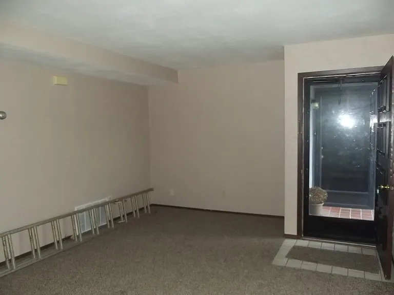 186 Liberty Dr — Photo 4