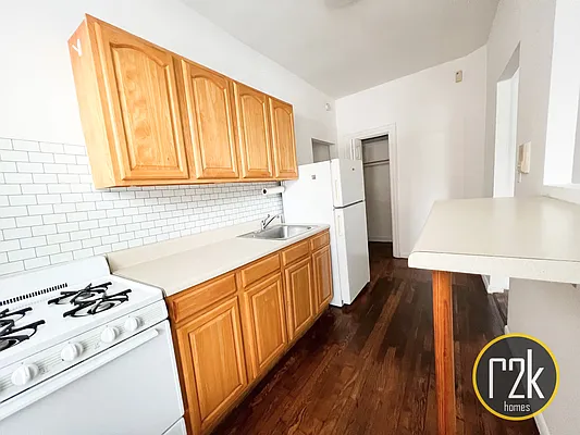 Rented by Realty 2000 Corp | media 2