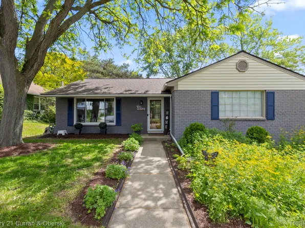 24294 Pinecrest St, Novi, MI 48375