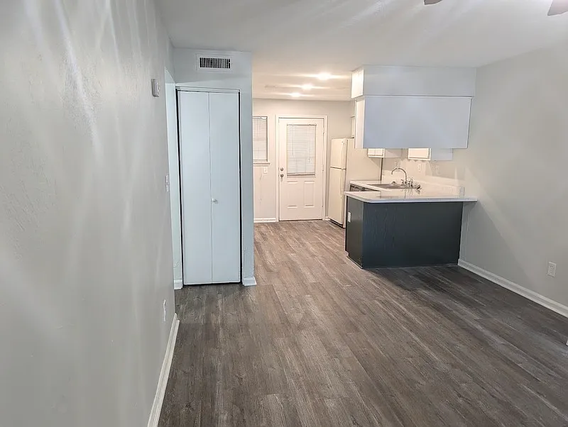 2 bed, 1.0 bath, 680 sqft, $995 — Photo 3
