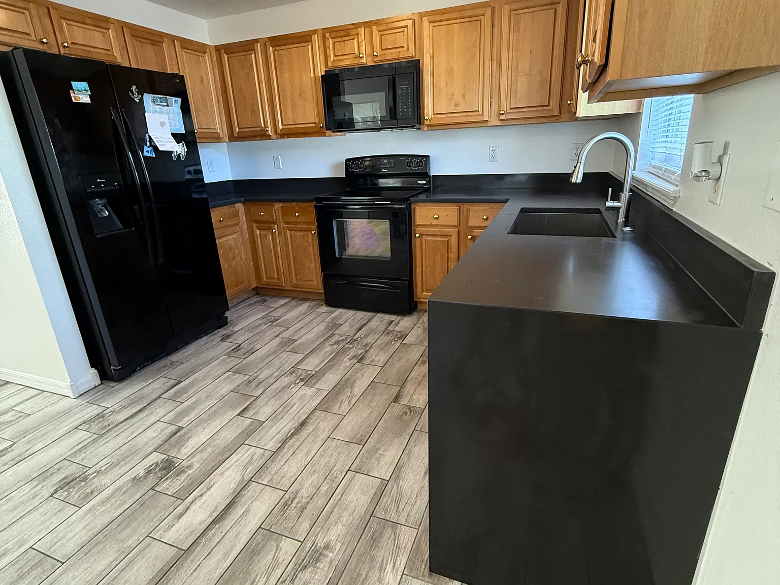 3 bed, 1200 sqft, $2,000 — Photo 2
