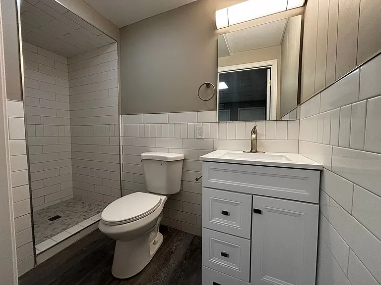 2423 Crest St — Photo 14