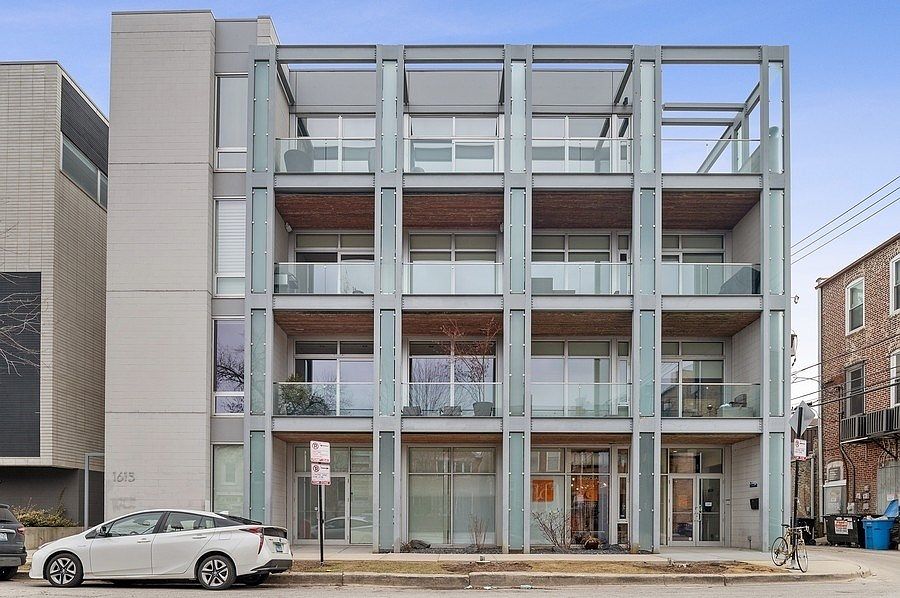 1st image of 1615 N Wolcott Ave APT 203