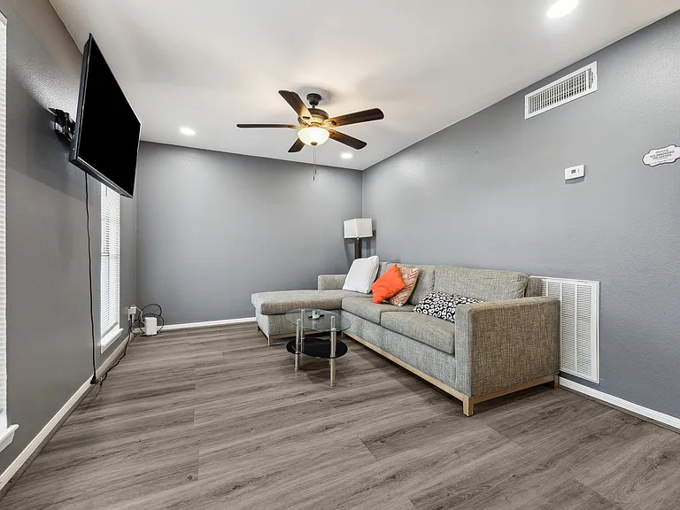 1718 Crownover Rd #1 — Photo 2