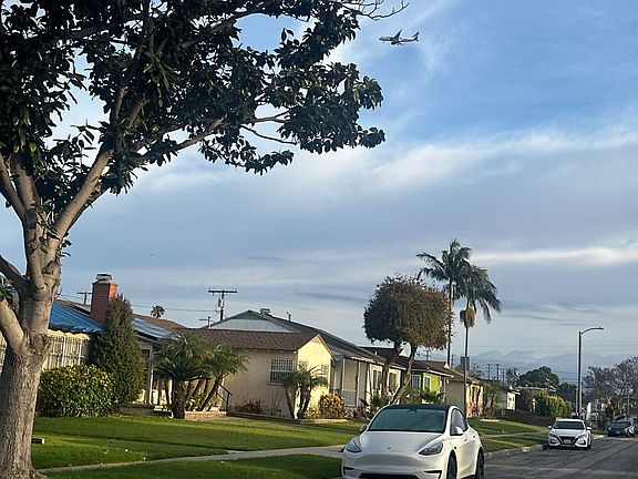 4th image of 10813 S Hobart Blvd