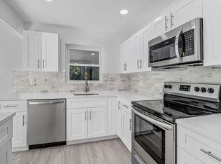 2660 Lakeview Dr APT 3, Naples, FL 34112