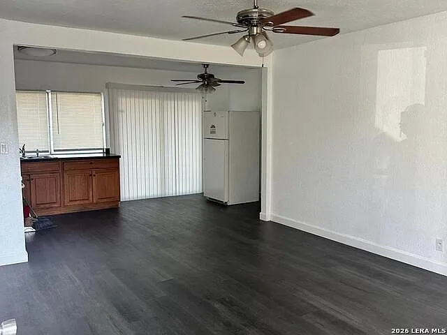 3 bed, 3.5 bath, 912 sqft, $1,300 — Photo 3