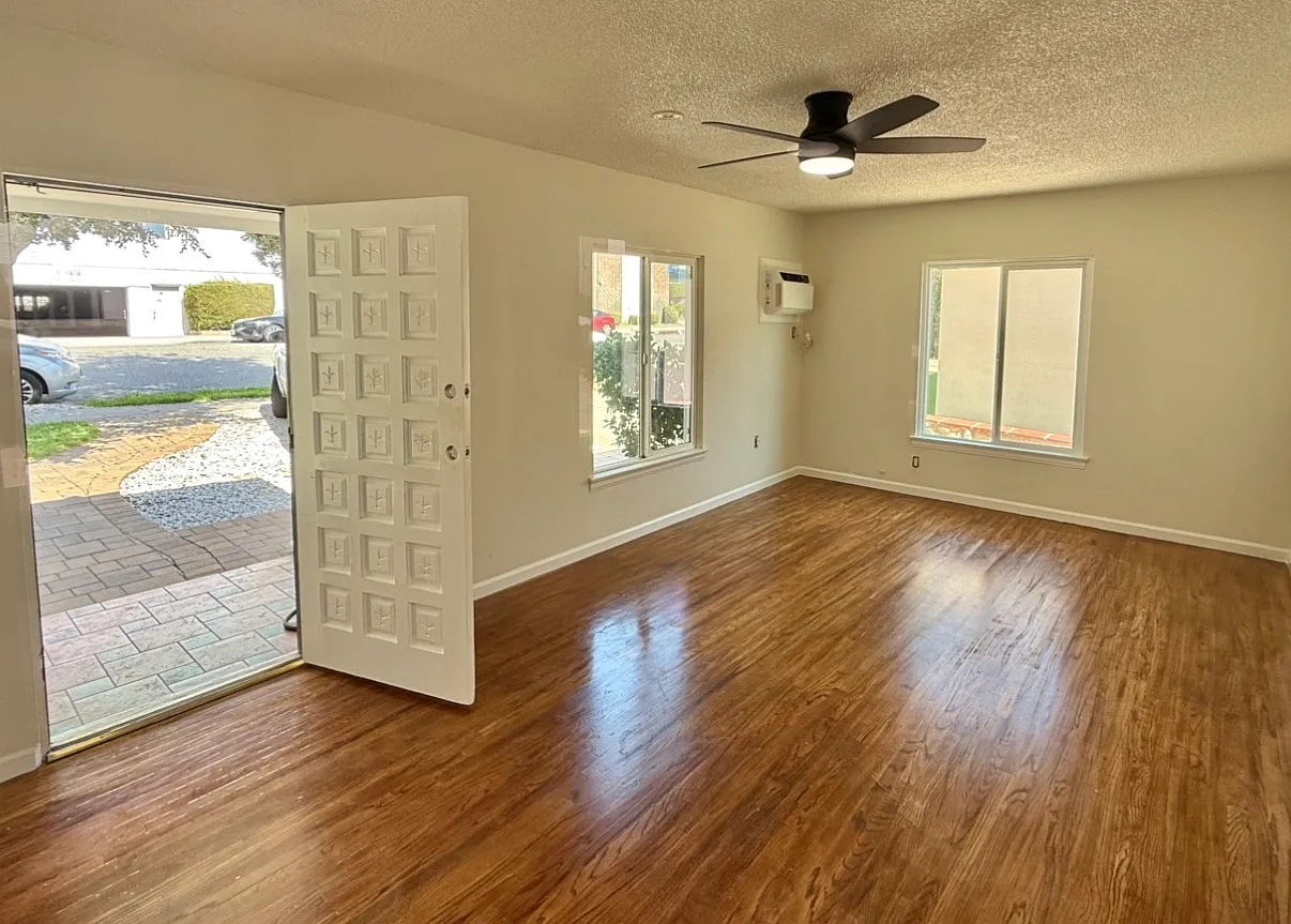 3 bed, 1050 sqft, $3,525 — Photo 1